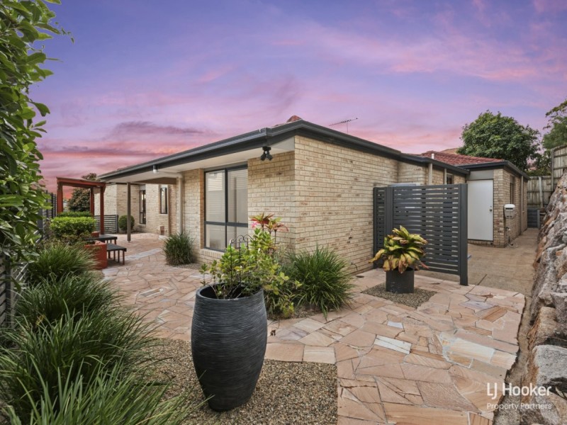 6 Crampton Court, Arana Hills QLD 4054