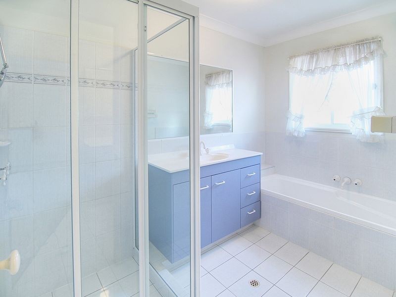 4 Azalea Crescent, Calamvale QLD 4116