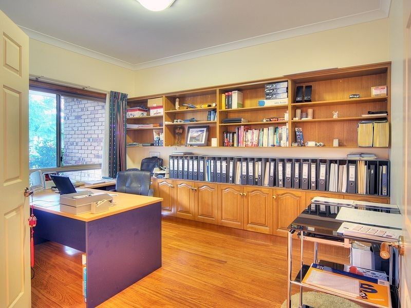 6 Capstan Place, Macgregor QLD 4109