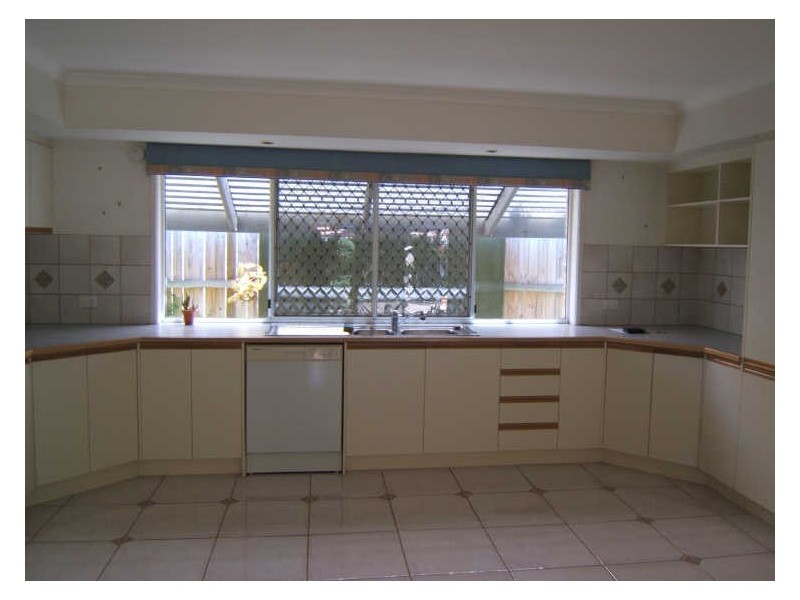 8 Azalea Crescent, Calamvale QLD 4116