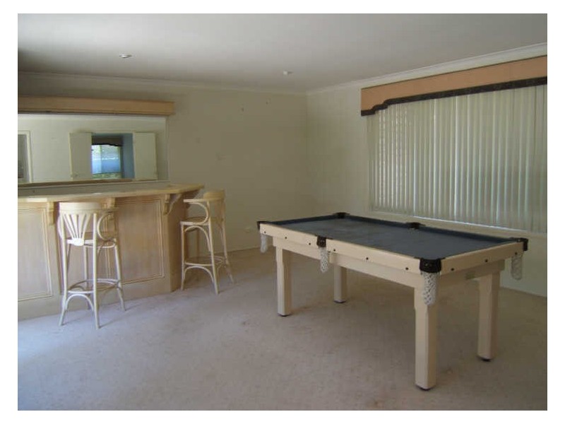 8 Azalea Crescent, Calamvale QLD 4116