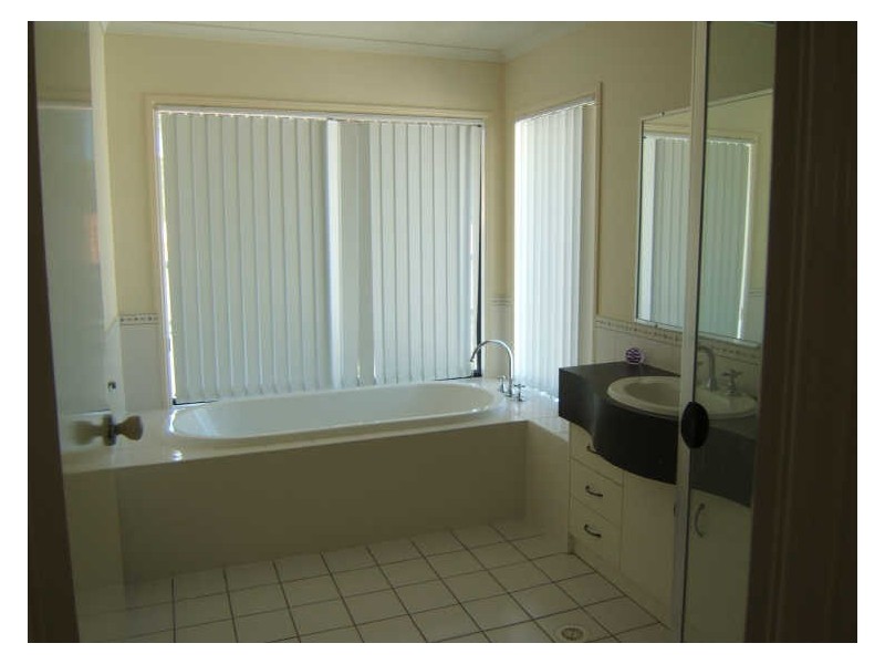 150 White Cedar Circuit, Stretton QLD 4116