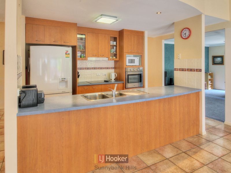 8 Mitchell Place, Parkinson QLD 4115