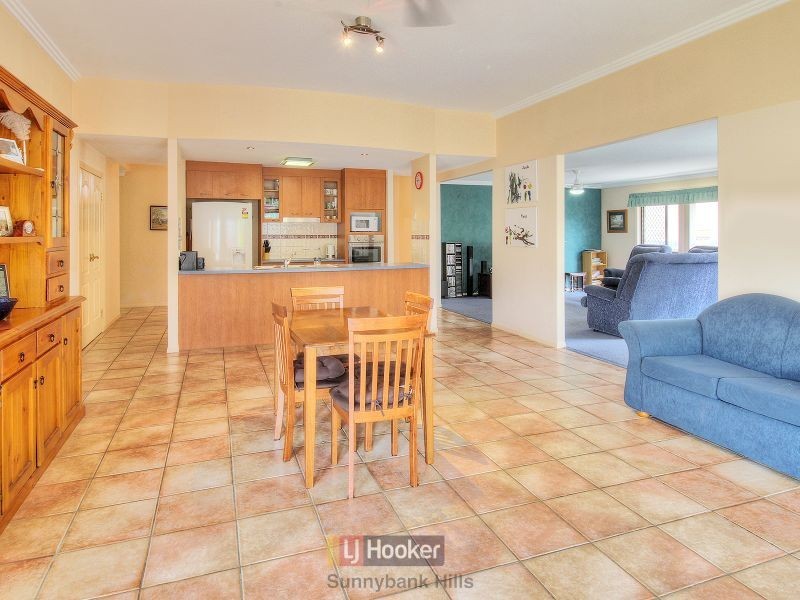 8 Mitchell Place, Parkinson QLD 4115