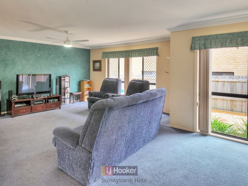 8 Mitchell Place, Parkinson QLD 4115