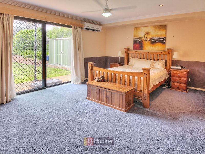 8 Mitchell Place, Parkinson QLD 4115