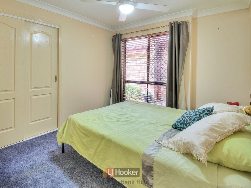 8 Mitchell Place, Parkinson QLD 4115