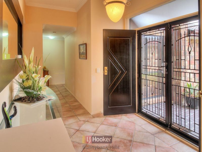 8 Mitchell Place, Parkinson QLD 4115