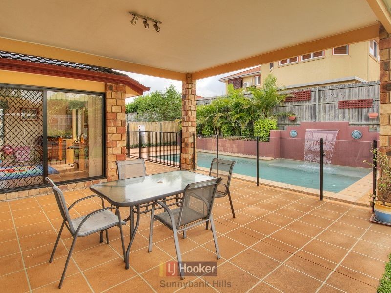 8 Mitchell Place, Parkinson QLD 4115