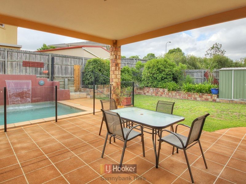 8 Mitchell Place, Parkinson QLD 4115