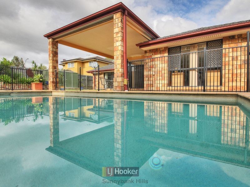 8 Mitchell Place, Parkinson QLD 4115