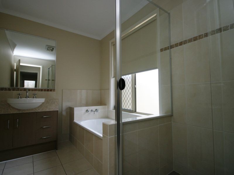 52 Larapinta Circuit, Parkinson QLD 4115