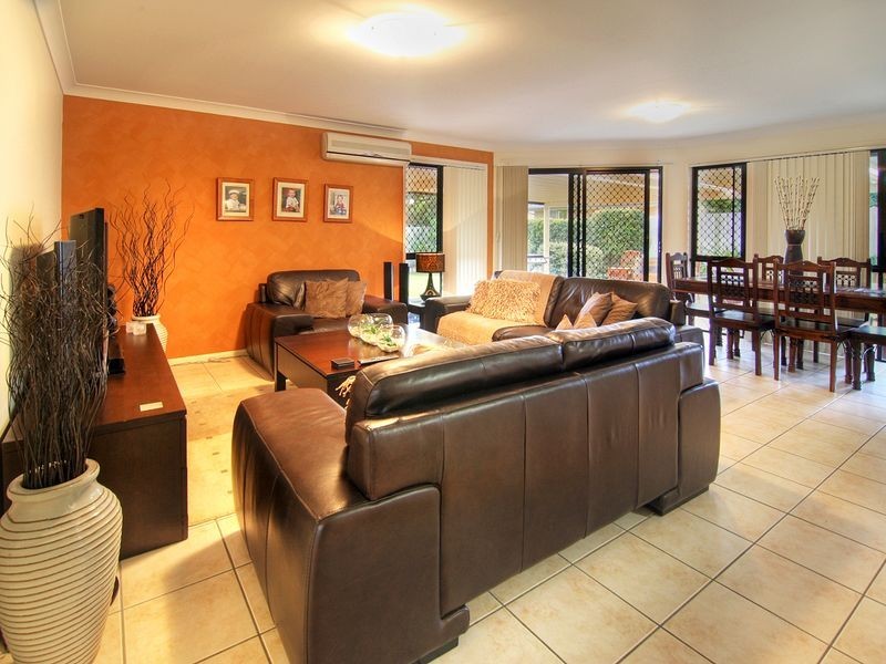 26 Yellowstone Place, Parkinson QLD 4115