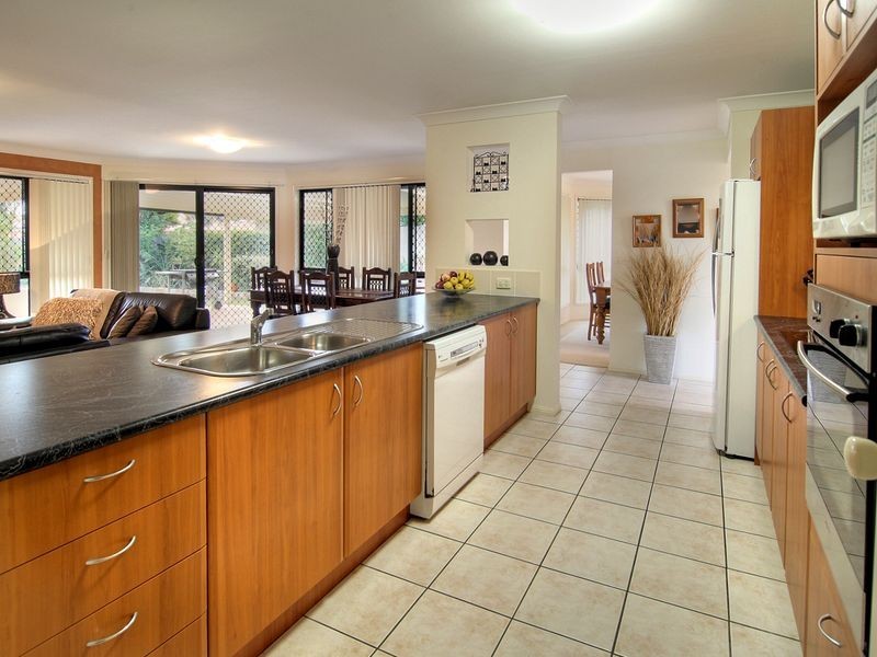 26 Yellowstone Place, Parkinson QLD 4115