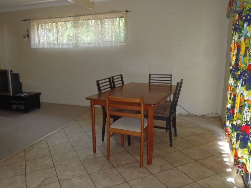 8 Genoa Street, Macgregor QLD 4109