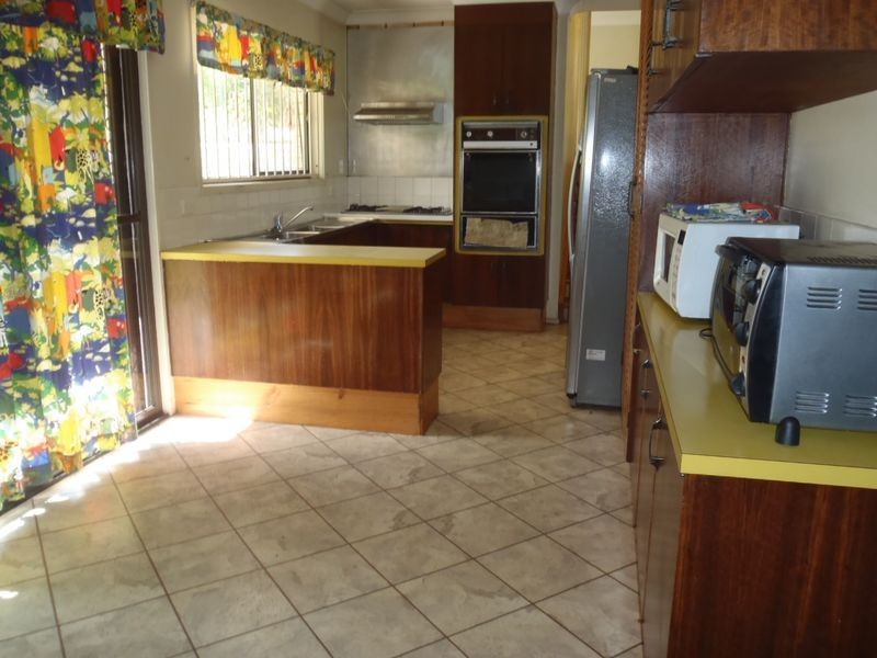 8 Genoa Street, Macgregor QLD 4109