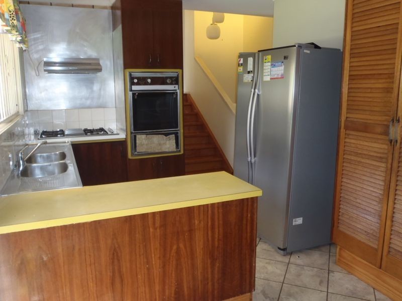 8 Genoa Street, Macgregor QLD 4109