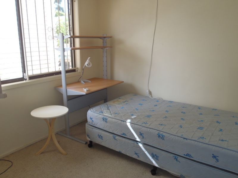 8 Genoa Street, Macgregor QLD 4109