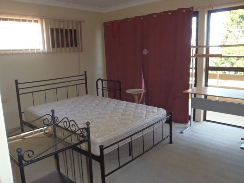 8 Genoa Street, Macgregor QLD 4109