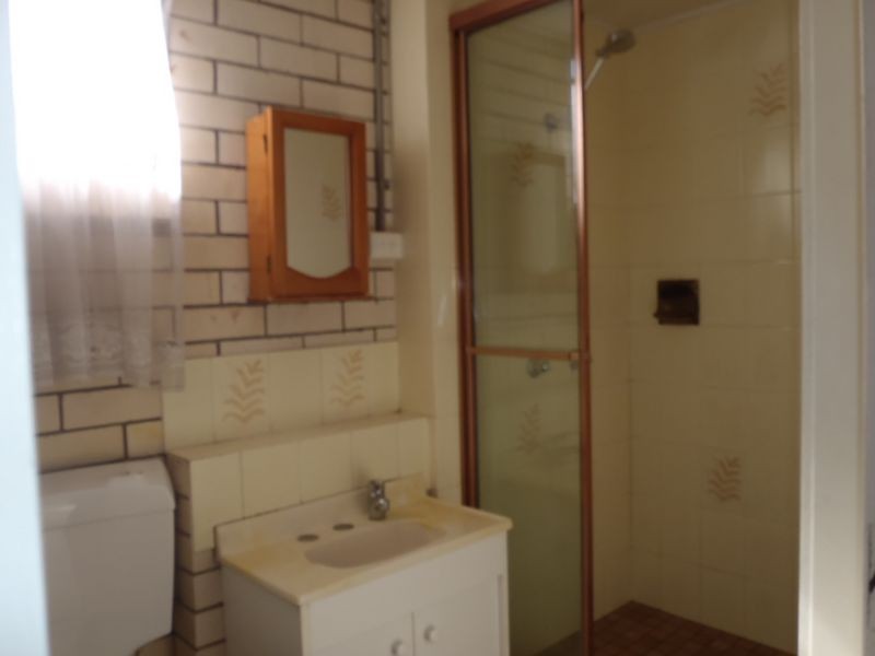 8 Genoa Street, Macgregor QLD 4109