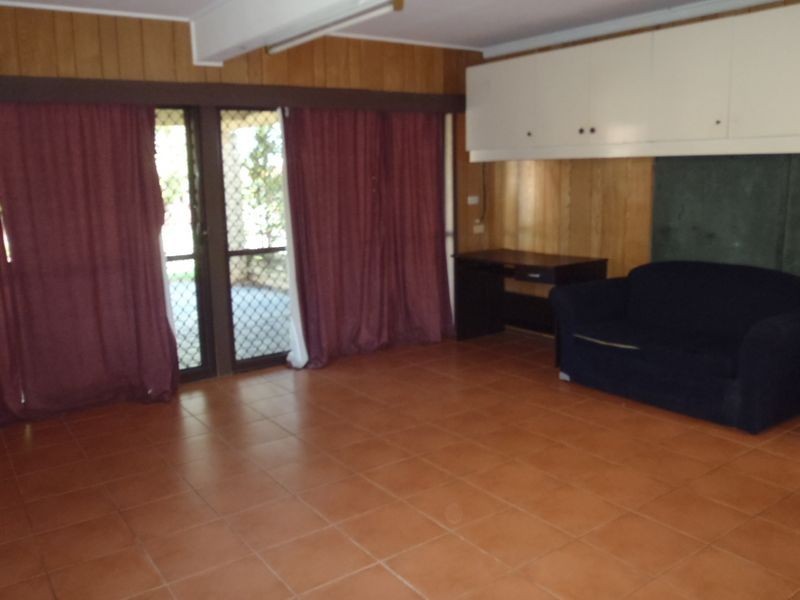 8 Genoa Street, Macgregor QLD 4109