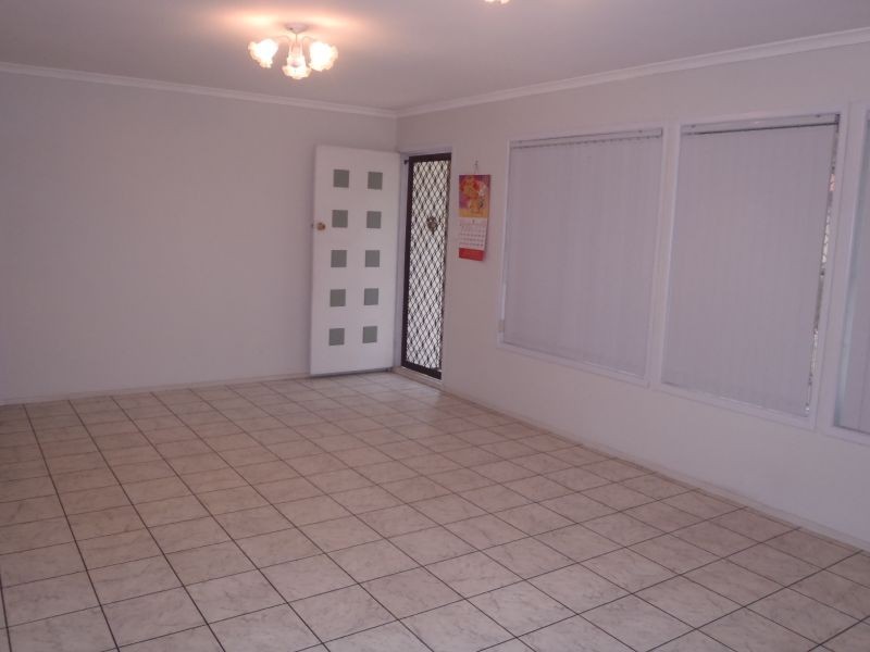 8 Stanford Street, Robertson QLD 4109