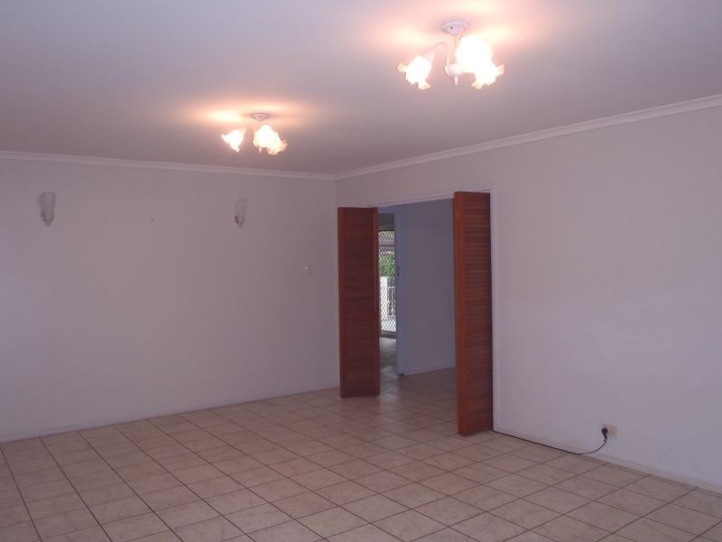 8 Stanford Street, Robertson QLD 4109