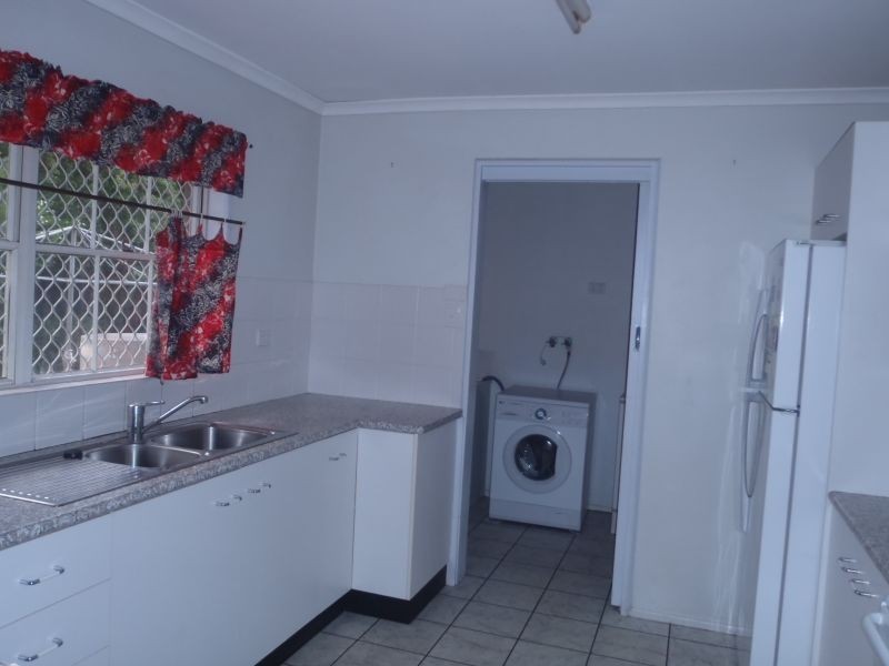 8 Stanford Street, Robertson QLD 4109