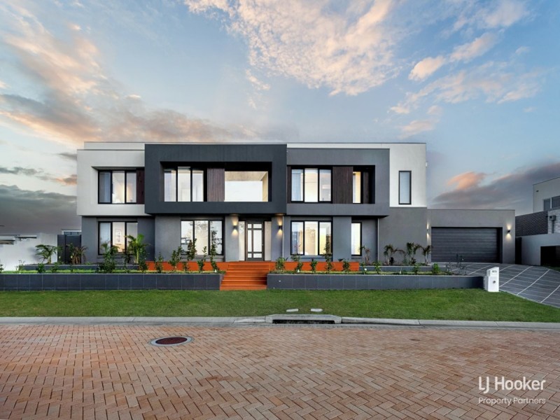 8824 The Point Circuit, Hope Island QLD 4212