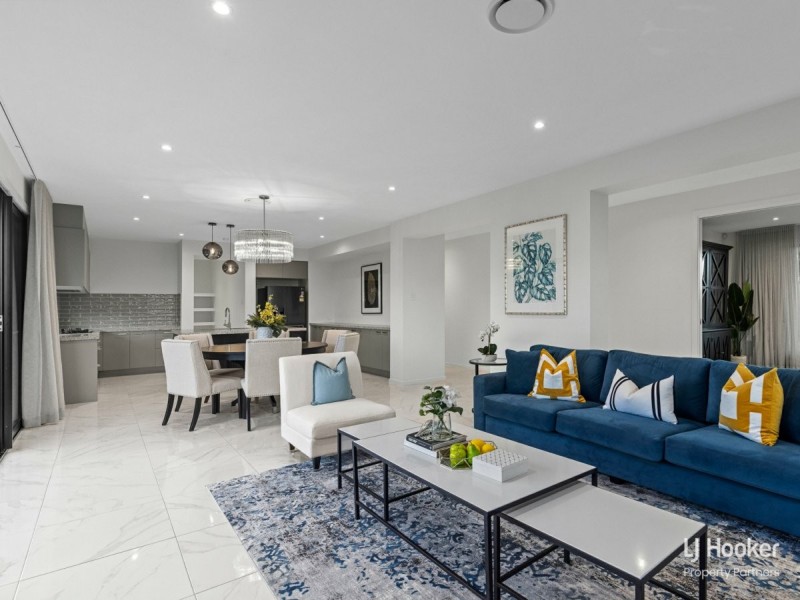 8824 The Point Circuit, Hope Island QLD 4212