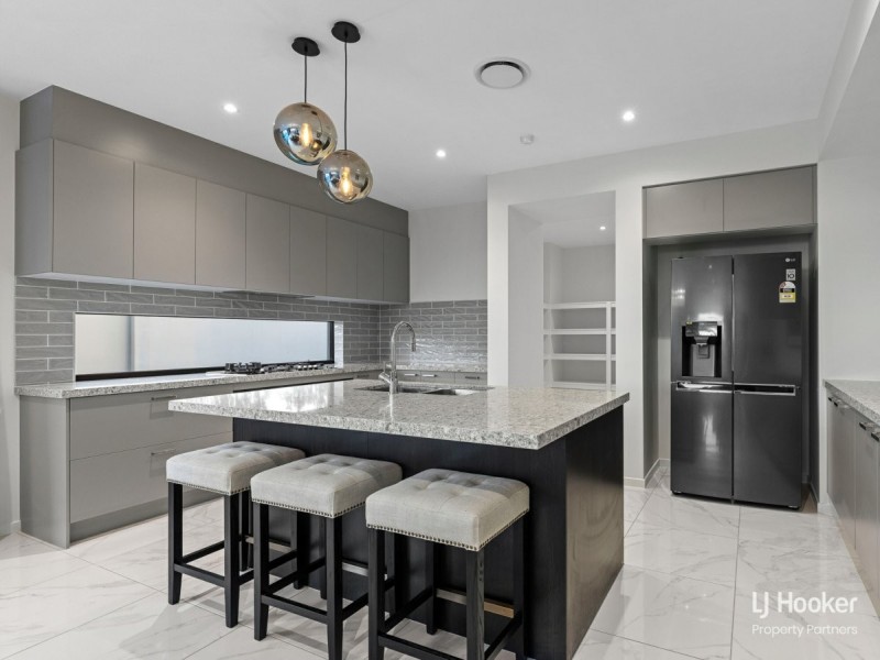 8824 The Point Circuit, Hope Island QLD 4212