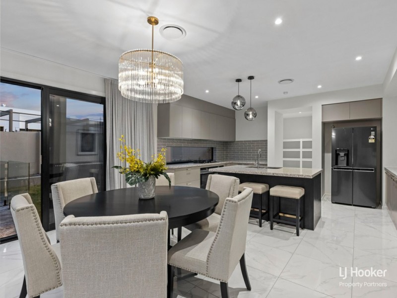8824 The Point Circuit, Hope Island QLD 4212