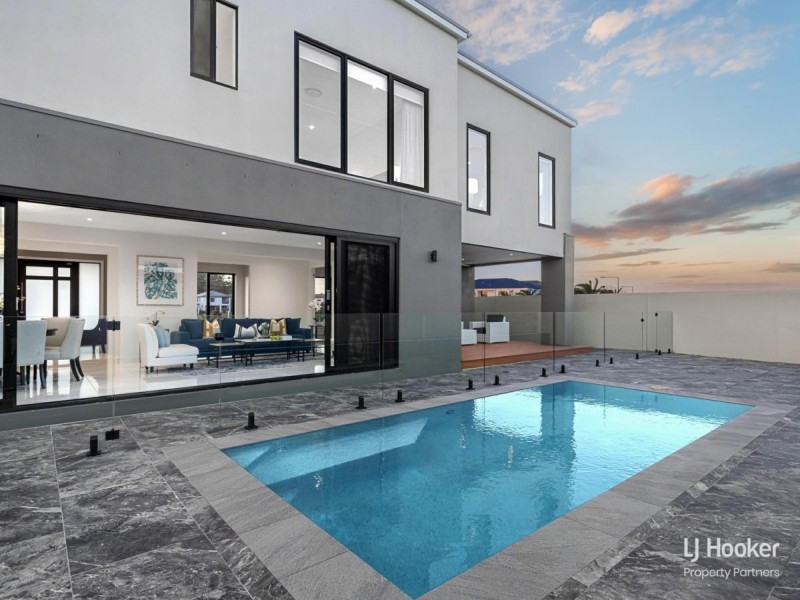 8824 The Point Circuit, Hope Island QLD 4212