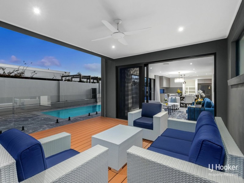 8824 The Point Circuit, Hope Island QLD 4212