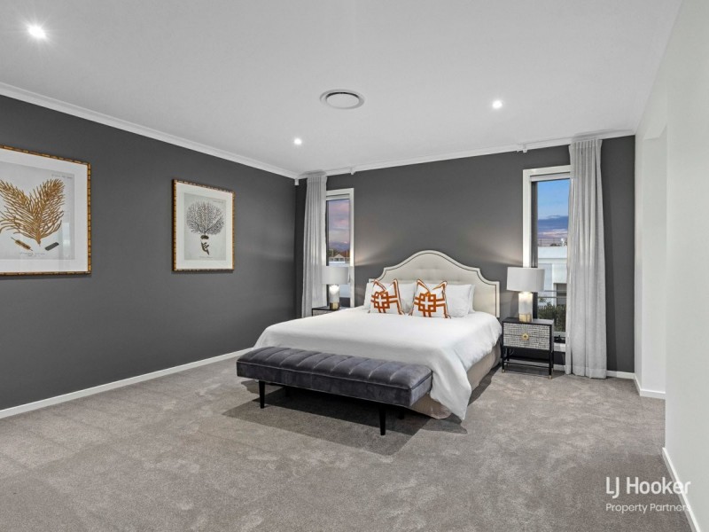 8824 The Point Circuit, Hope Island QLD 4212