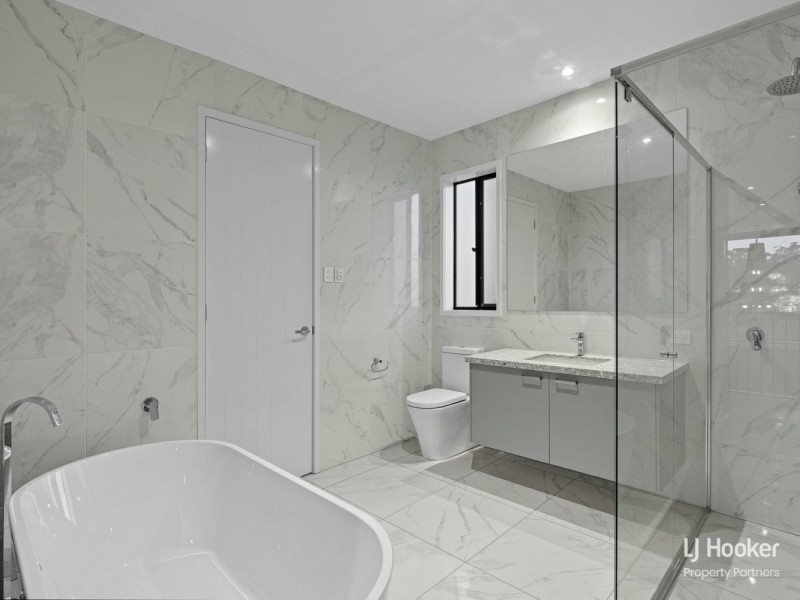 8824 The Point Circuit, Hope Island QLD 4212