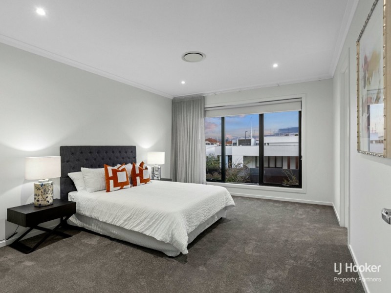8824 The Point Circuit, Hope Island QLD 4212