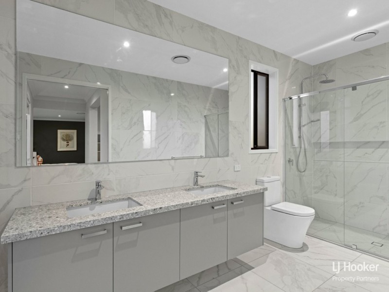 8824 The Point Circuit, Hope Island QLD 4212