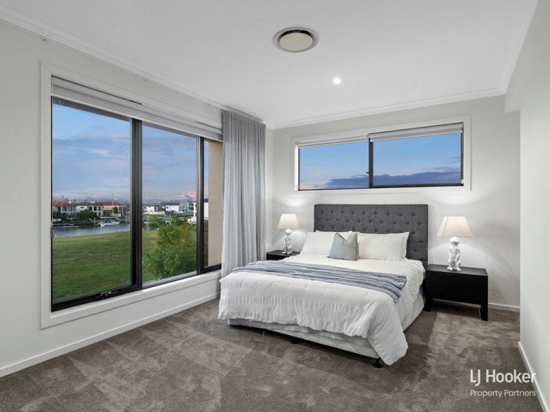 8824 The Point Circuit, Hope Island QLD 4212