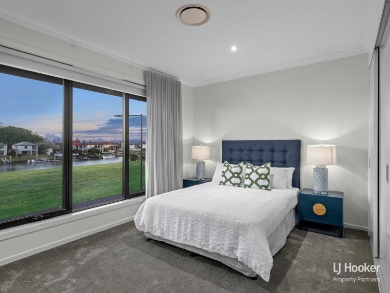 8824 The Point Circuit, Hope Island QLD 4212