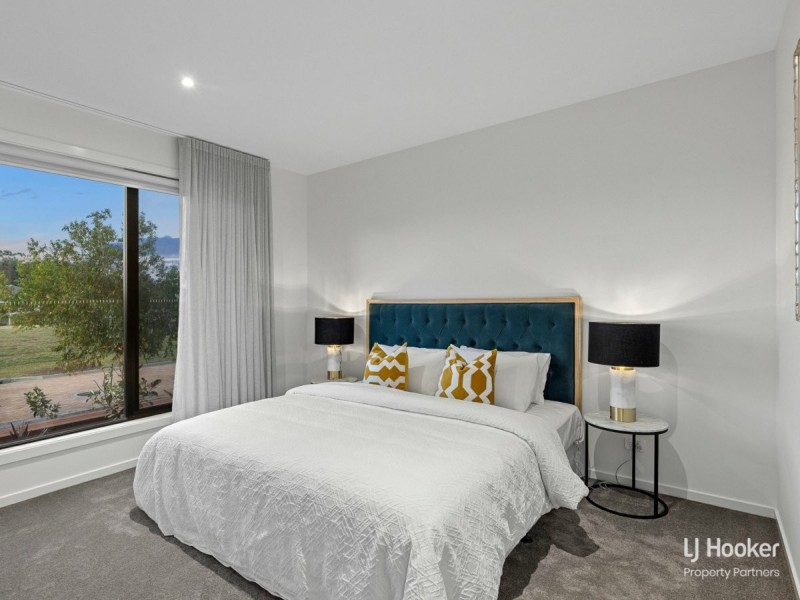 8824 The Point Circuit, Hope Island QLD 4212