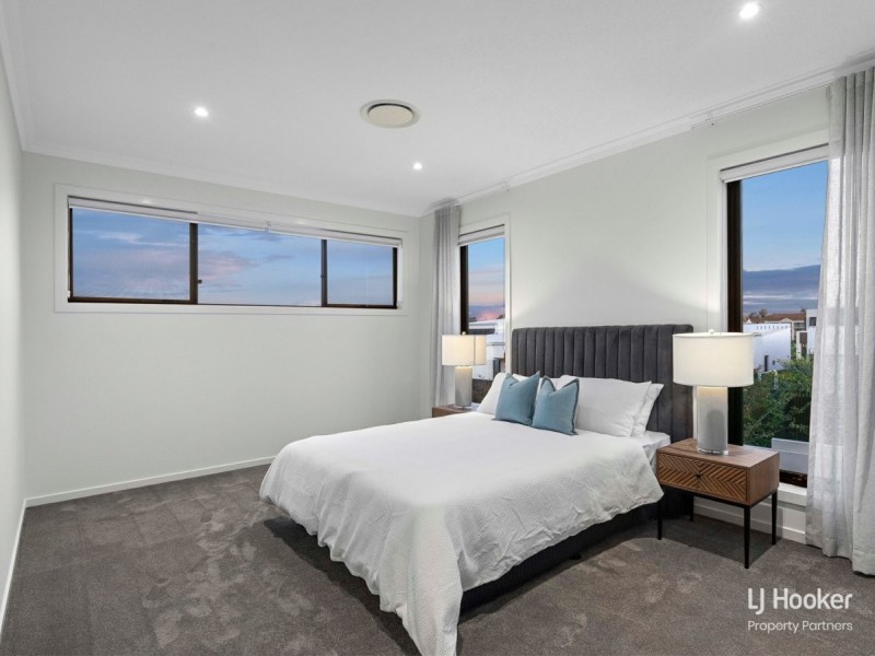 8824 The Point Circuit, Hope Island QLD 4212