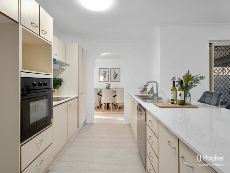 8 Scarlet Oak Place, Calamvale QLD 4116