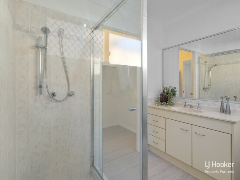 8 Scarlet Oak Place, Calamvale QLD 4116