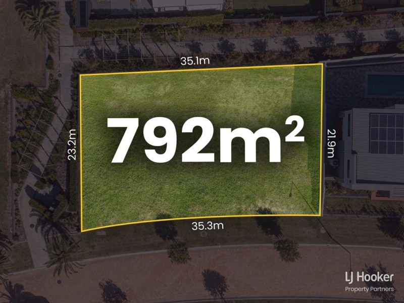 8825 The Point Circuit, Hope Island QLD 4212