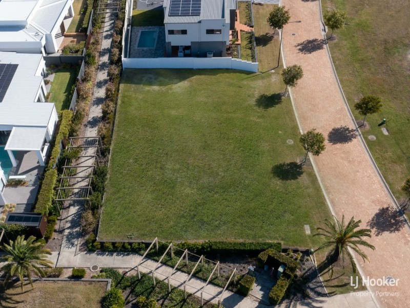 8825 The Point Circuit, Hope Island QLD 4212