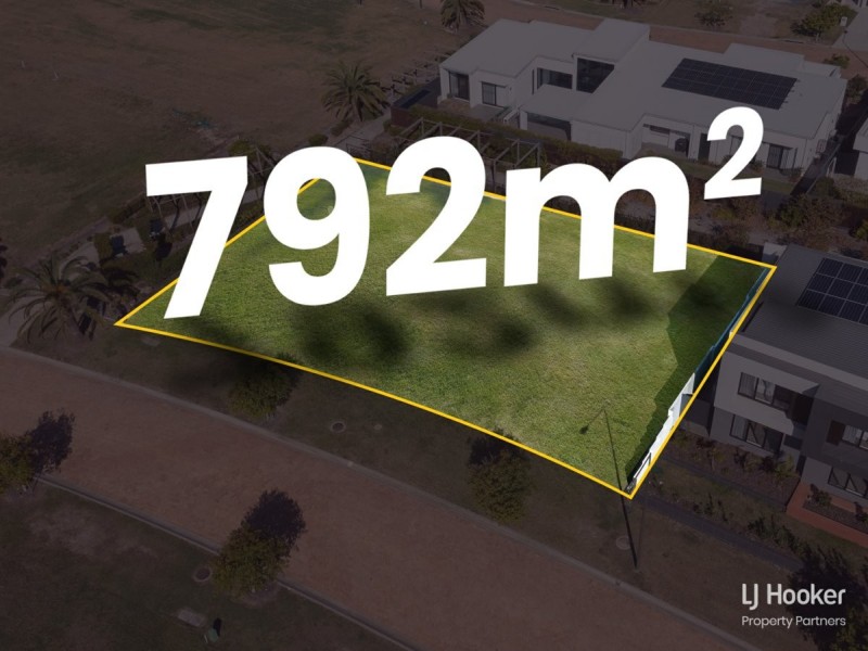8825 The Point Circuit, Hope Island QLD 4212