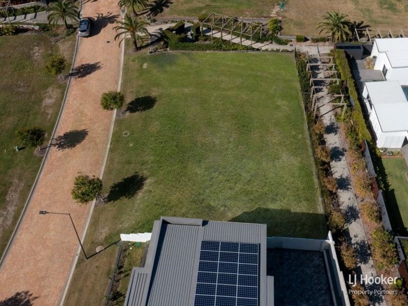 8825 The Point Circuit, Hope Island QLD 4212