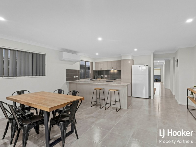 26 Sugar Maple Place, Park Ridge QLD 4125