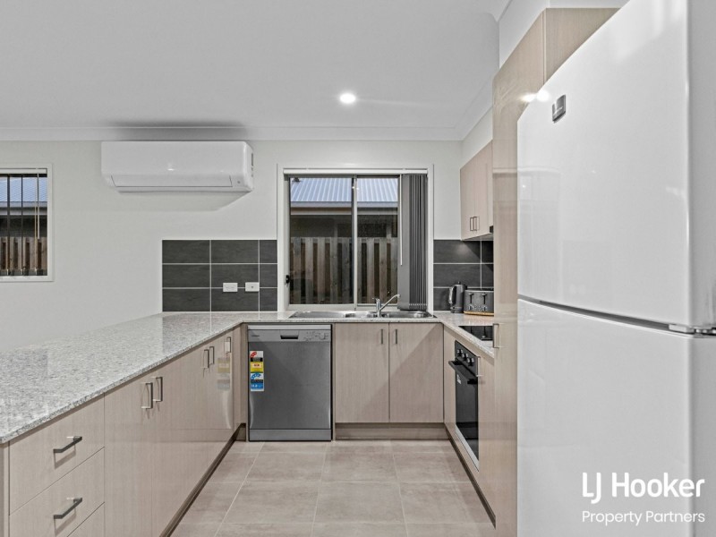 26 Sugar Maple Place, Park Ridge QLD 4125